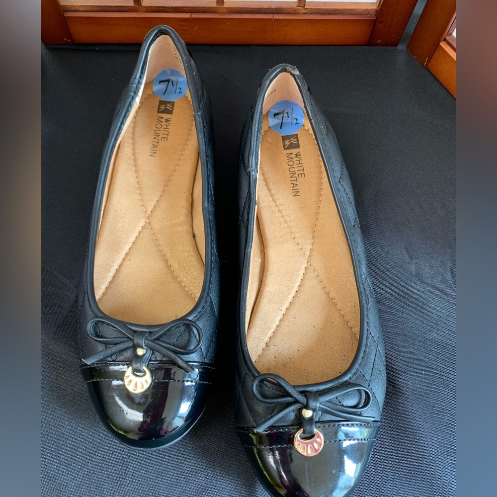 White Mountain Women’s Shoes Size: 7.5. Like New